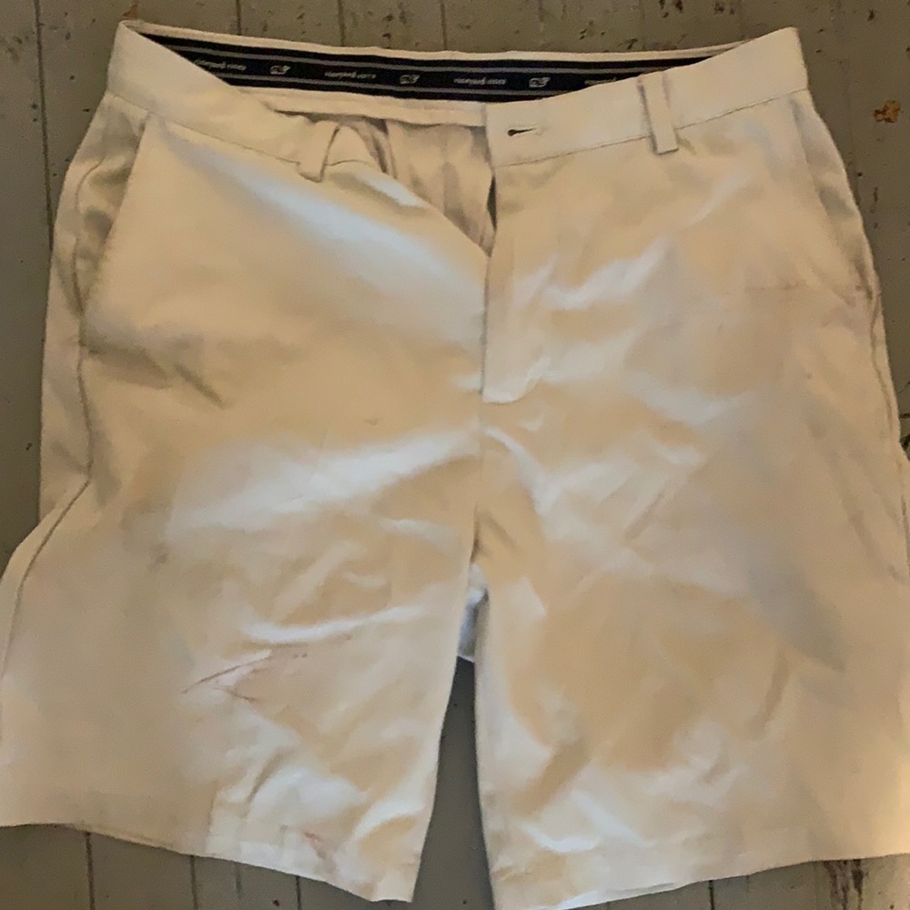 Vineyard vines khaki shorts